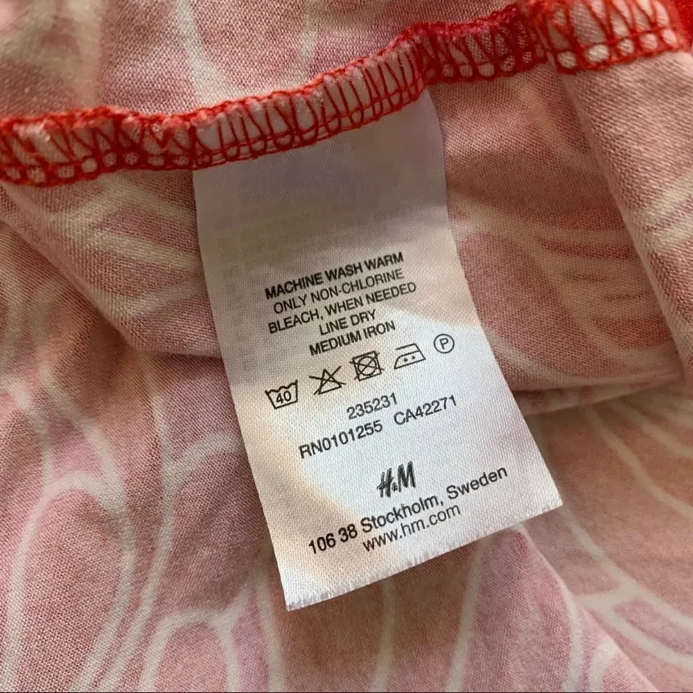 H&M Rayon two tone red/pink + white outlined flowers sz 10 + summer + casual